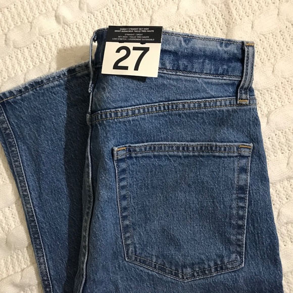 NWT Gap Sky High Rise Distressed Cheeky Straight Jeans - Picture 2 of 10